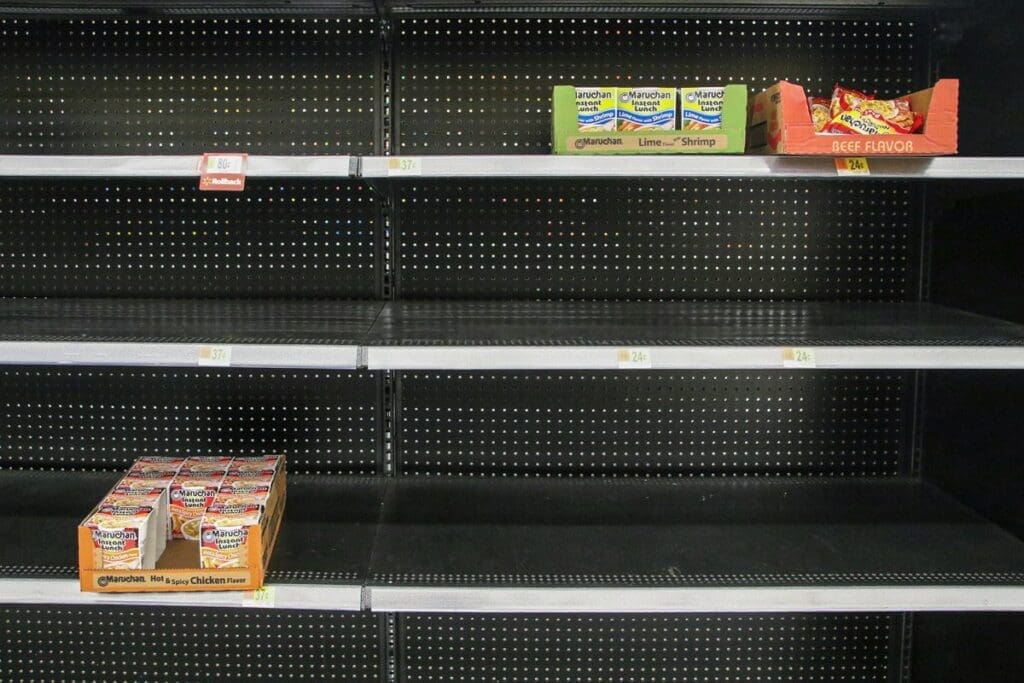 The mostly empty store shelves, with just a few boxes of instant noodles, highlight the challenges facing our current food system. By prioritizing sustainable food practices, we can ensure more reliable and nutritious options for everyone.
